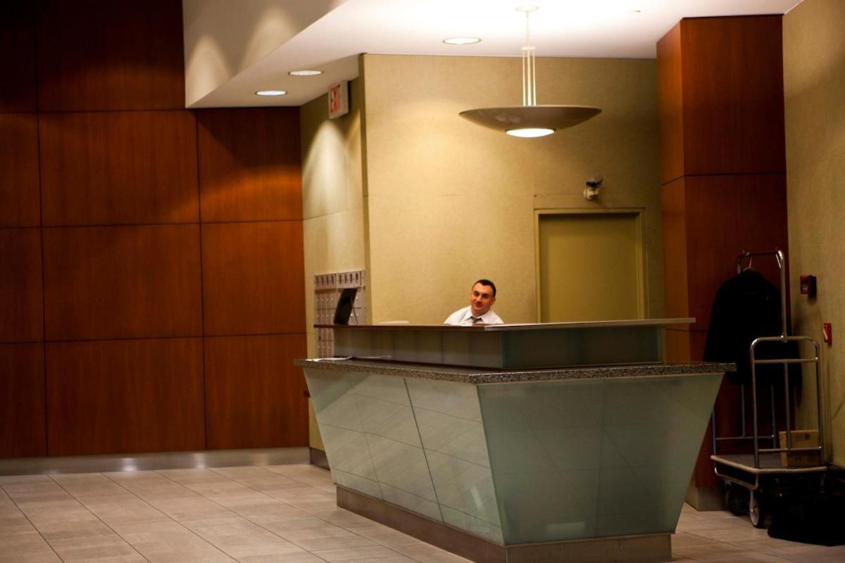 Doorman! High Floor! Views! Elevator! Free Gym! Apartamento