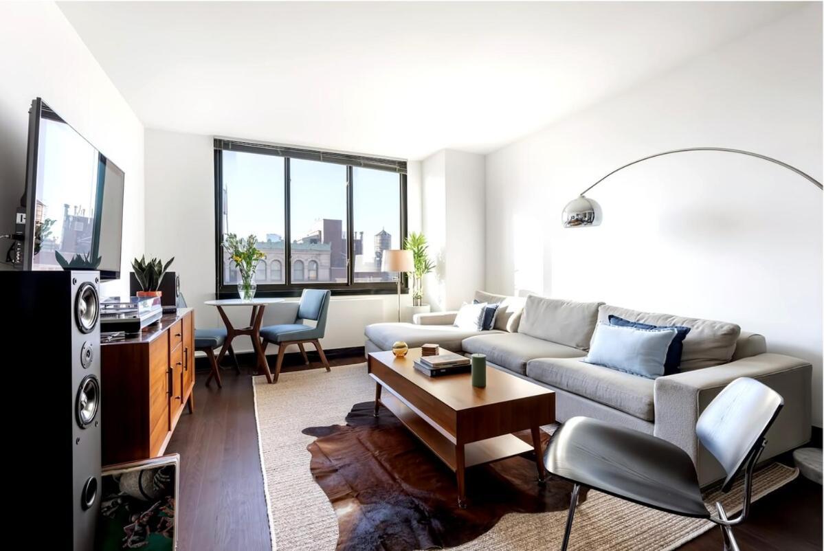 Doorman! High Floor! Views! Elevator! Free Gym! Apartamento